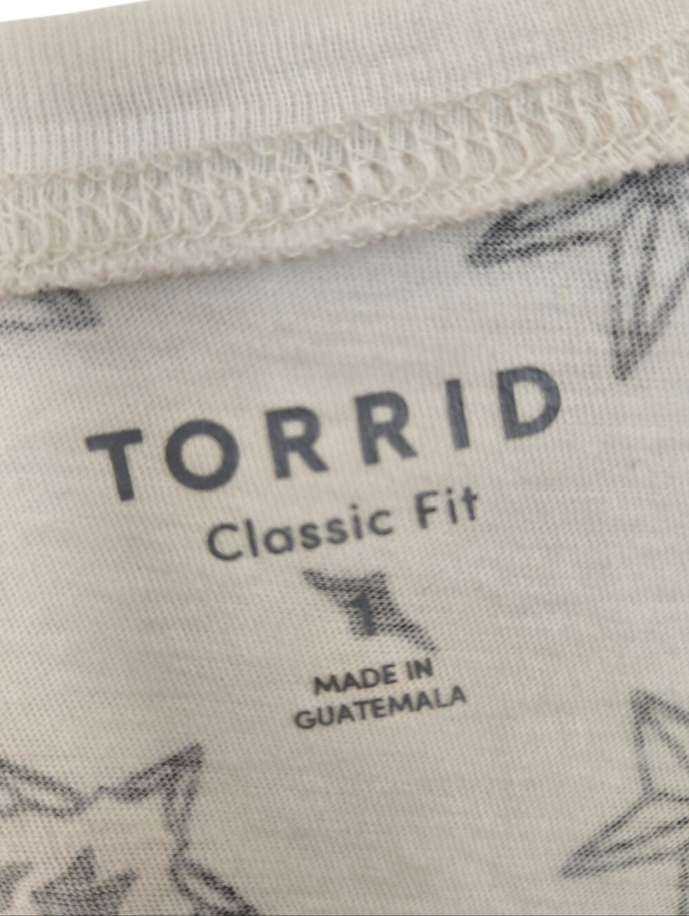 π€ Torrid Classic Fit Bandana Paisley Graphic Tee β Size 1 - Picture 4 of 5